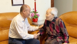 “七·一”前夕院领导走访慰问离休干部