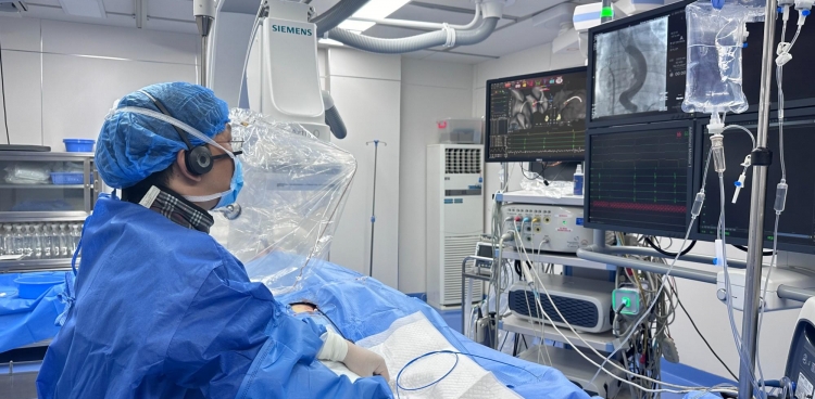 我院完成四川省内首例食管牵开技术辅助房颤射频消融术