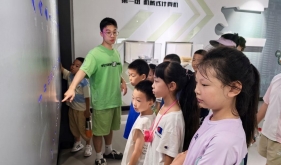 手术室党支部联合电子科技大学医学院机关党支部举办校园亲子体验主题党日活动