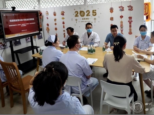 临床医学检验中心二党支部与龙泉院区党总支ICU党支部、综合办公室党支部开展联合主题党日活动