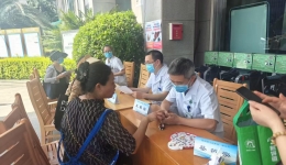 感染科开展“社会共治，消除肝炎 ”世界肝炎日义诊活动