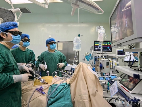 张宇主任团队成功完成全腹腔镜下罕见反位肝门胆管癌根治术