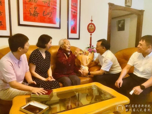 院党委副书记周陵看望慰问我院抗战老同志李品