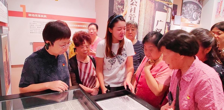 离退休党总支组织开展“忆峥嵘岁月 做银龄先锋”主题党日活动