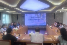 医学院召开临床医学本科教学指导委员会会议