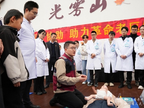 托管赋能医旅协同,我院托管巴中市中心医院后联合走进光雾山开展景区一线急救科普