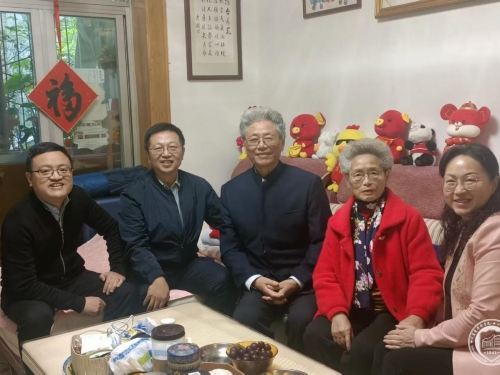 重阳敬老传温情 ，药学部党支部看望慰问退休职工