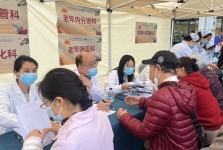封面新闻：四川省人民医院开展重阳节敬老活动17个科室提供“一站式”健康服务