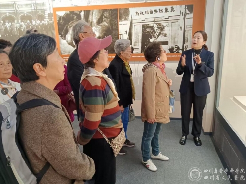 银发初心映丹心 铭记历史践使命——离退休党总支七党支部参观抗战胜利80周年专题展