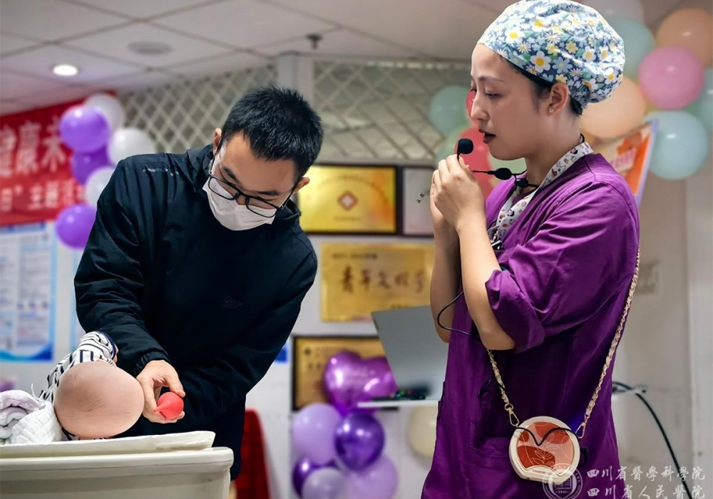 新生儿重症监护室开展“有爱有未来”世界早产儿日主题活动