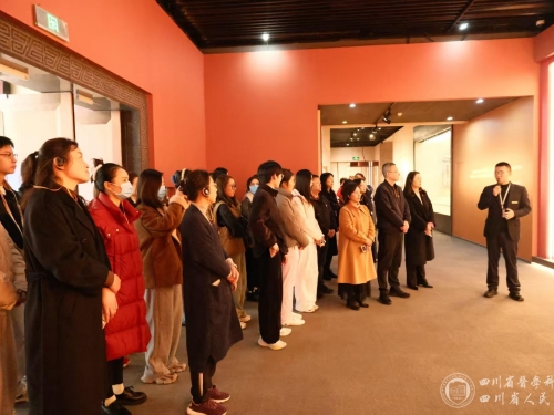 教学部党支部联合内科规培生党支部、护理规培生党支部开展沉浸式主题党日活动