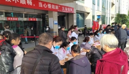 我院呼吸与危重症学科开展关注肺健康公益义诊活动