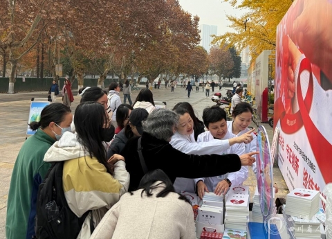 感染科开展“世界艾滋病日”科普宣传