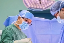 四川观察：男子遭钢筋穿胸 省医院多学科联合开展“毫米级”手术