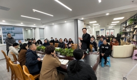 医院感染控制中心党支部与医学信息中心党支部联合开展“AI助力，革新工作模式，添动能”主题党日活动