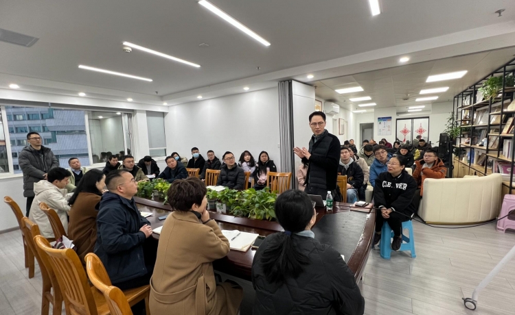 医院感染控制中心党支部与医学信息中心党支部联合开展“AI助力，革新工作模式，添动能”主题党日活动