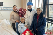 中国新闻网：成都106岁老人完成屈光性白内障手术