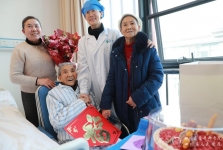 光明没有年龄上限，我院成功为106岁老人实施白内障手术