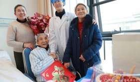 光明没有年龄上限，我院成功为106岁老人实施白内障手术