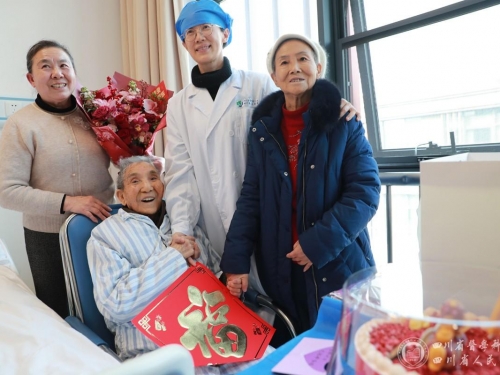 光明没有年龄上限，我院成功为106岁老人实施白内障手术