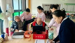 妇科党支部到社区养老中心开展敬老义诊主题党日活动