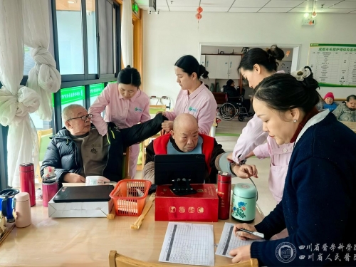 妇科党支部到社区养老中心开展敬老义诊主题党日活动