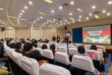 药学部举办2025年度优秀论文报告会暨年度优秀表彰大会