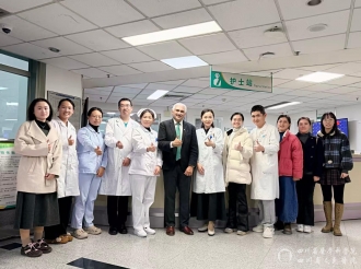 特邀国际知名呼吸病学专家加拿大Paramenswaran Nair教授开展学术交流会