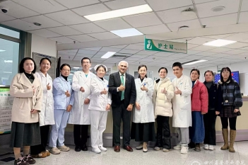 特邀国际知名呼吸病学专家加拿大Paramenswaran Nair教授开展学术交流会