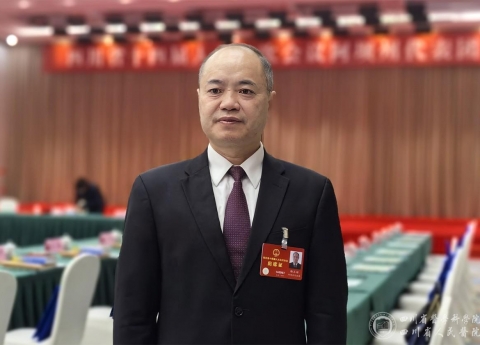 封面新闻：省人大代表杨正林：聚焦身心健康构建整合式医疗 助力民生改善