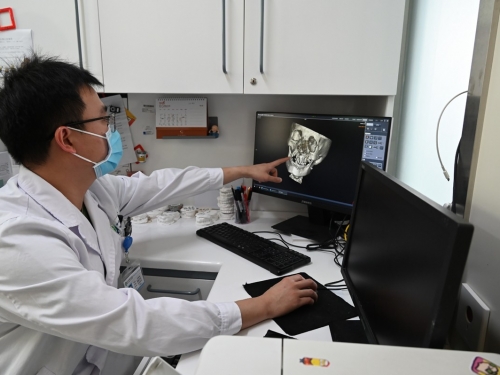 红星新闻：甘肃14岁少年遭鞭炮炸伤面部，还致颅脑损伤，医护团队坚守8天挽救生命