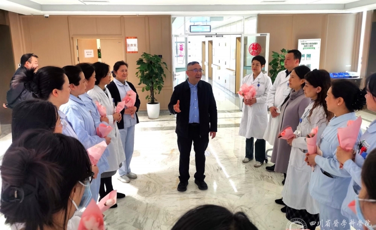 省老年医学中心党委、分工会开展“三八”国际劳动妇女节关爱活动