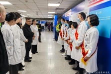 门急诊医技党委、机关党委、后勤党委联合开展“热心导诊助患者 党员先锋见行动”主题党日活动