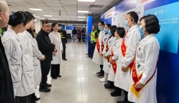 门急诊医技党委、机关党委、后勤党委联合开展“热心导诊助患者 党员先锋见行动”主题党日活动