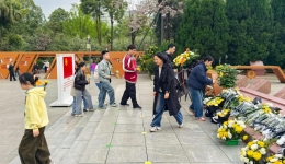 内科规培党支部与护理规培党支部联合开展缅怀先烈主题党日活动