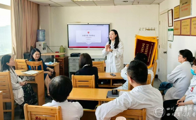 肿瘤中心党支部与医保管理办公室党支部联合开展“党建引领医保新规进科室，先锋聚力精准监控促安全”主题党日活动