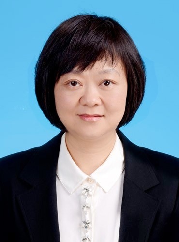 谭玲