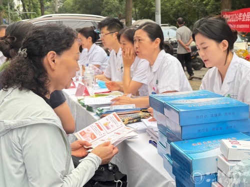 临床营养科举办全民营养周系列活动