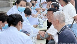 风湿免疫科党支部、中医科党支部联合开展“党建领航促健康，中西协同护基层”主题党日活动