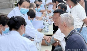 风湿免疫科党支部、中医科党支部联合开展“党建领航促健康，中西协同护基层”主题党日活动
