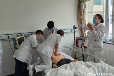 落实医疗核心制度，风湿免疫科开展病房急救专项演练