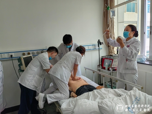 落实医疗核心制度，风湿免疫科开展病房急救专项演练