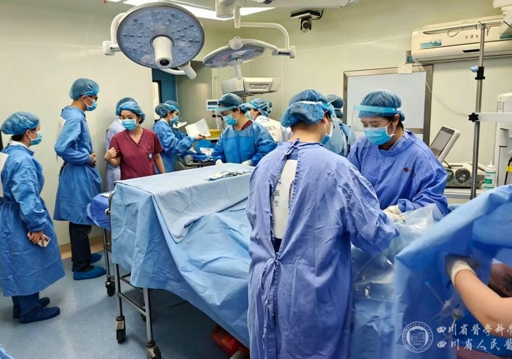 与时间赛跑、为生命护航，我院开展危重孕产妇及新生儿救治转运应急演练