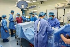 与时间赛跑、为生命护航，我院开展危重孕产妇及新生儿救治转运应急演练