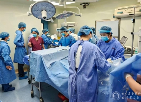 与时间赛跑、为生命护航，我院开展危重孕产妇及新生儿救治转运应急演练