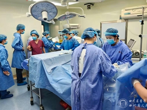 与时间赛跑、为生命护航，我院开展危重孕产妇及新生儿救治转运应急演练