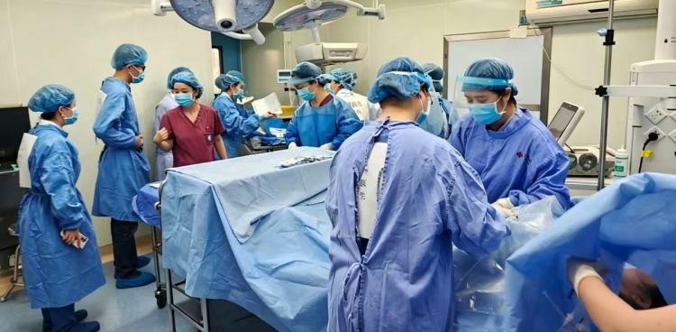 与时间赛跑、为生命护航，我院开展危重孕产妇及新生儿救治转运应急演练
