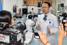 大众健康报：四川省人民医院牵头共建 青少年脊柱侧弯暑期矫正训练营来了