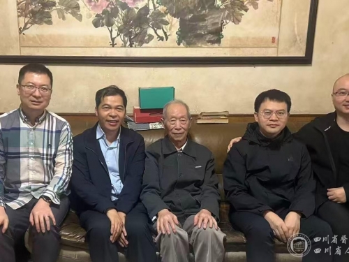 情暖重阳敬前辈、薪火相传话检验 ，临床医学检验中心看望退休老前辈