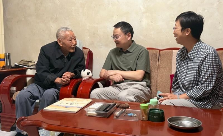 离退休干部党委、离退休工作部走访看望老同志